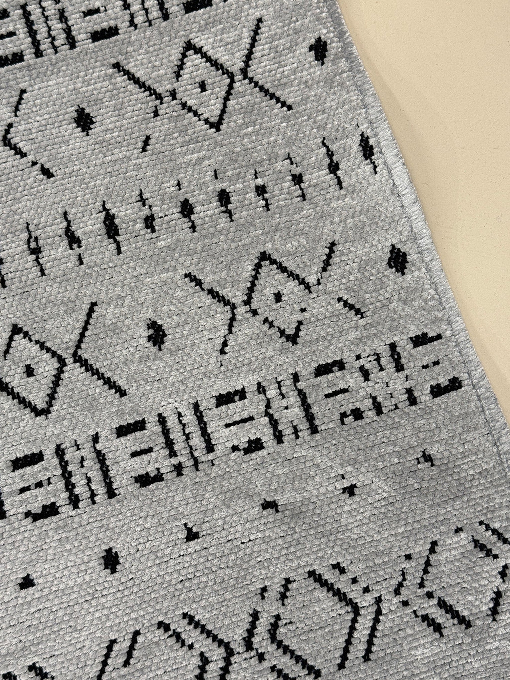 Kilim Etnik Desenli Gri Siyah Modern Halı & Yolluk - Özel Ölçü Seçeneği