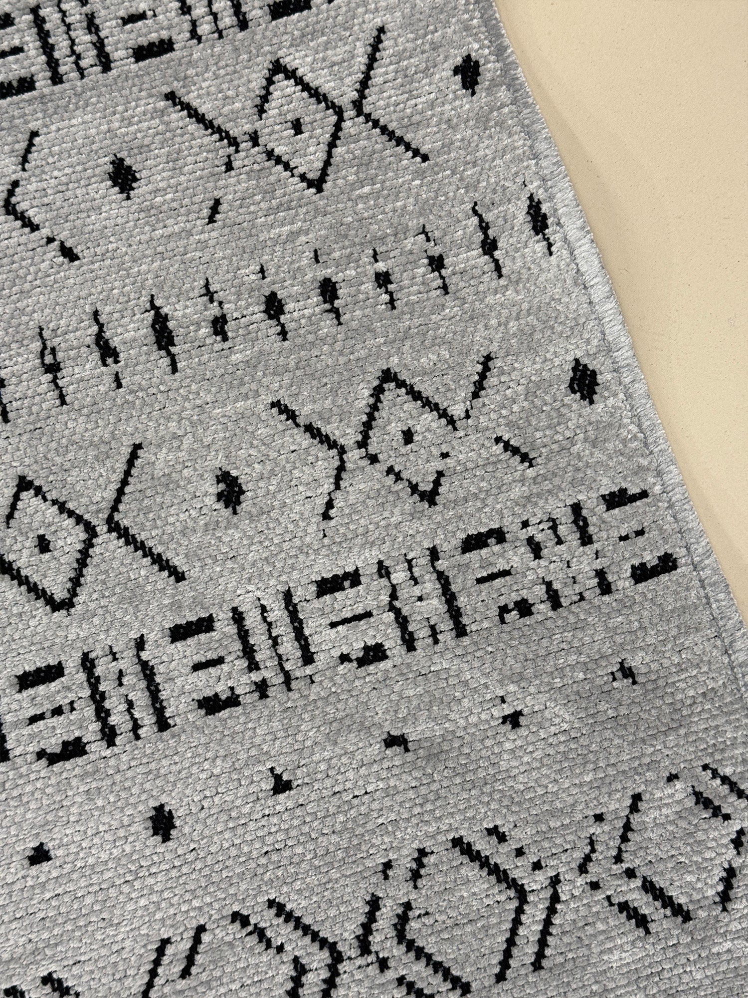 Kilim Etnik Desenli Gri Siyah Modern Halı & Yolluk - Özel Ölçü Seçeneği