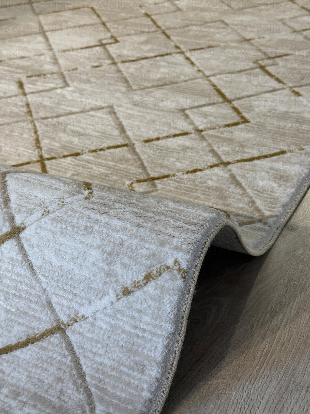 Akrilik Özel Ölçü Modern Geometrik Krem Halı – Altın Çizgi Desenli Minimal Salon & Koridor Halısı