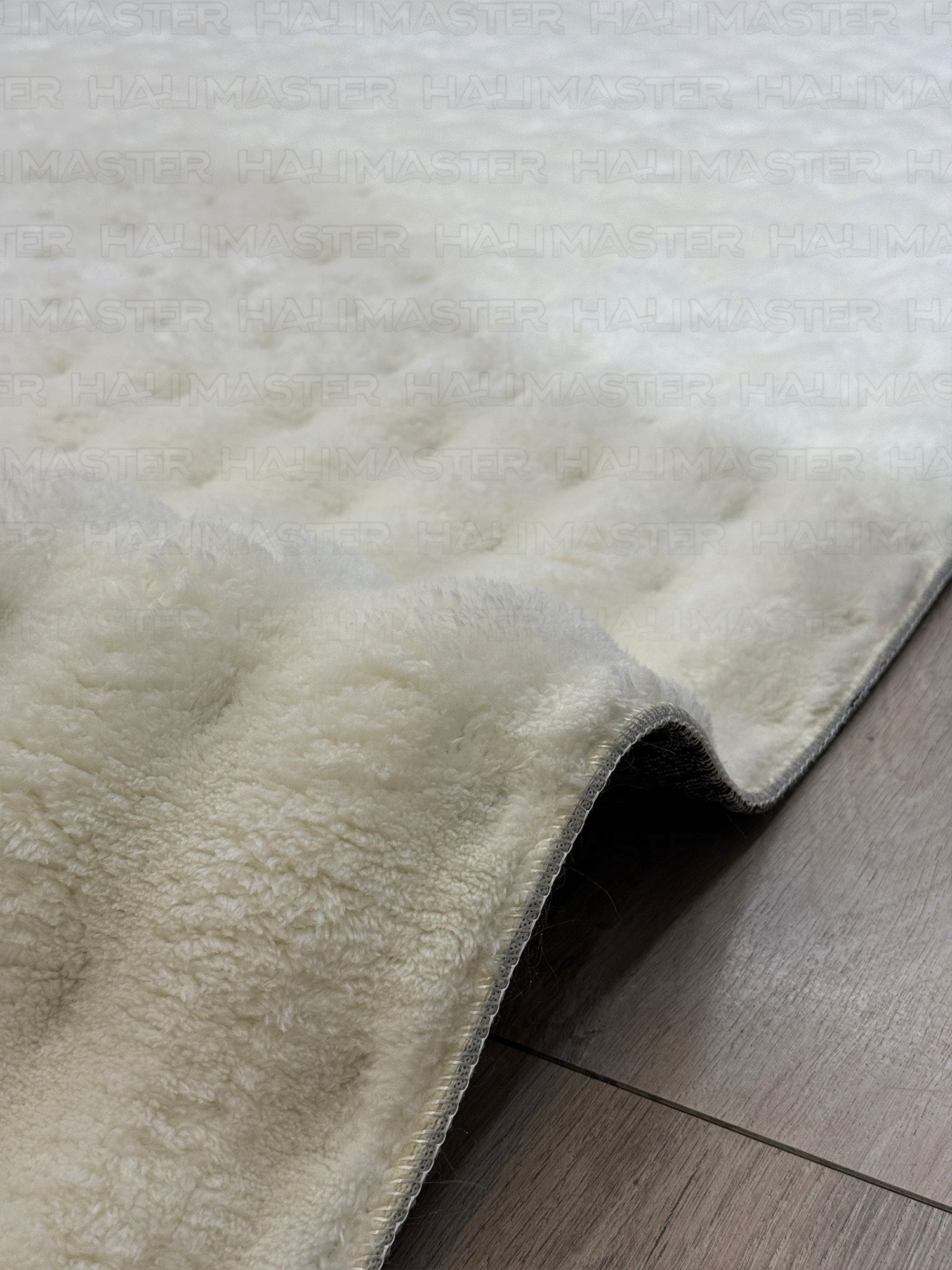 Krem Tavşan Tüyü Peluş Halı - Özel Ölçü Kaymaz Tabanlı 3D Kabartmalı Kesme Halı