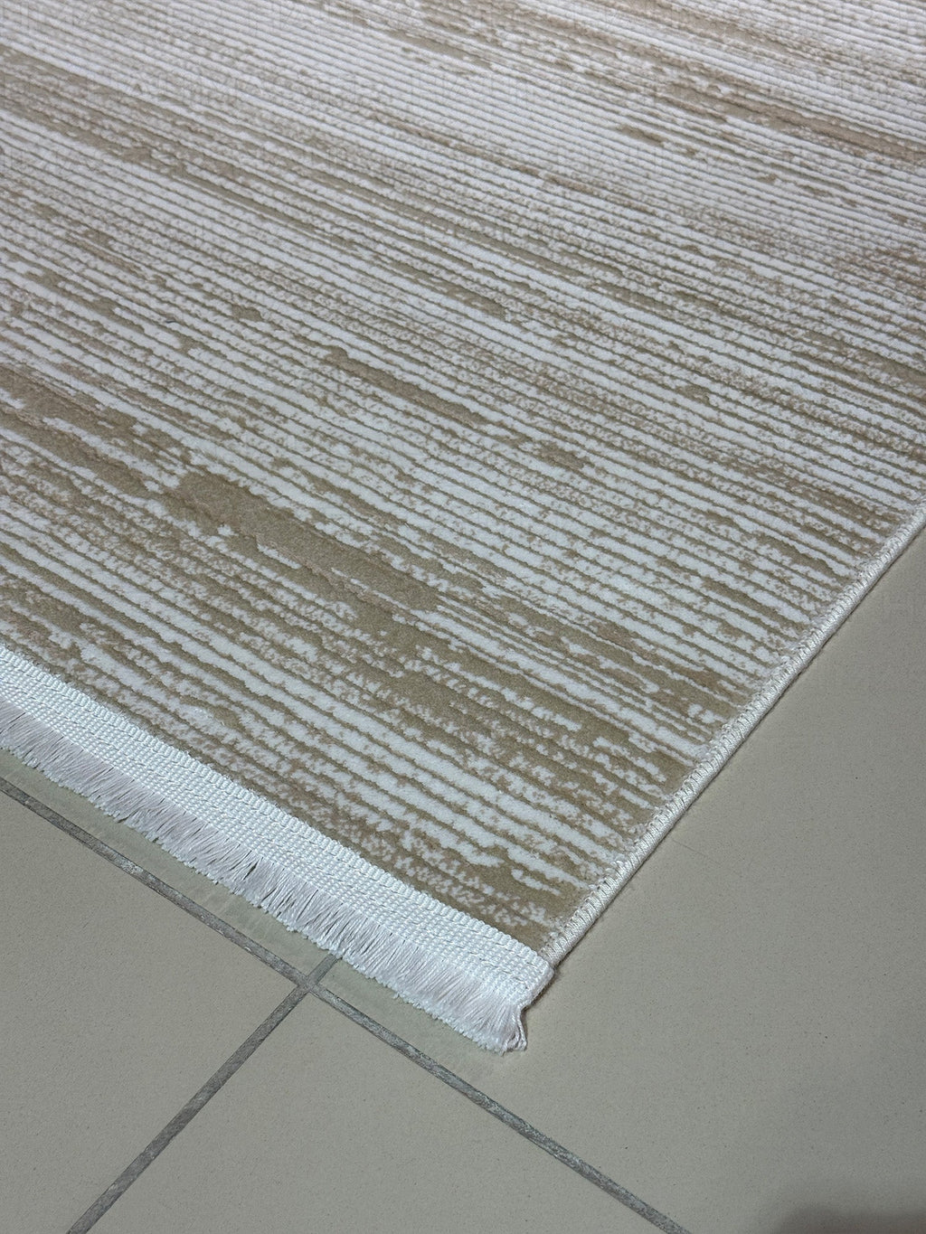 Yatay Çizgili Eskitme Desenli Krem Bej Saçaklı Halı