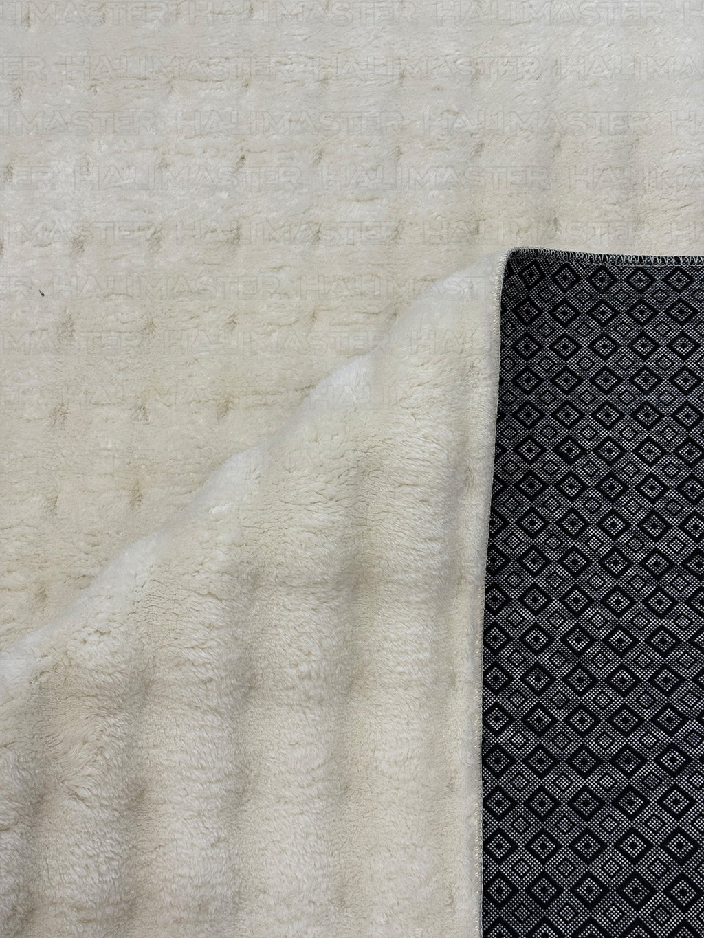 Krem Tavşan Tüyü Peluş Halı - Özel Ölçü Kaymaz Tabanlı 3D Kabartmalı Kesme Halı