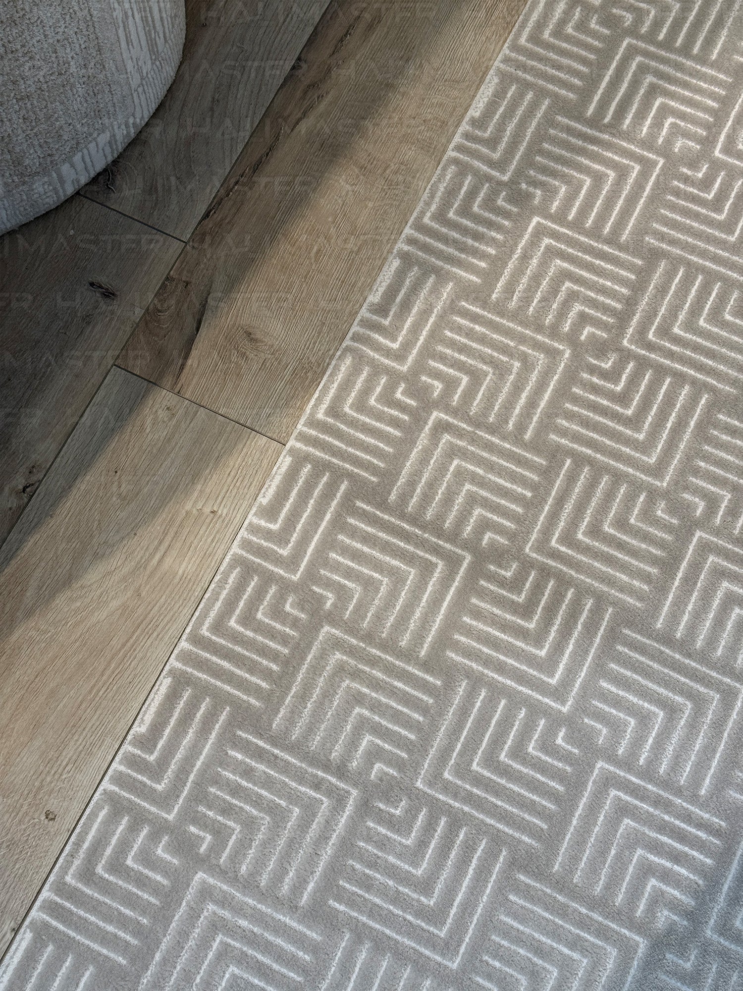 Akrilik Modern Geometrik Desenli Gri Halı – Özel Ölçü Salon & Antre Halısı
