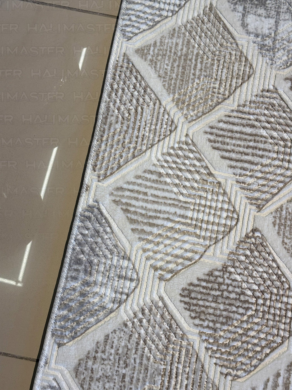 Dinarsu Lüks Geometrik Desenli Antre ve Salon Halısı - Kaymaz Taban & Özel Kesim