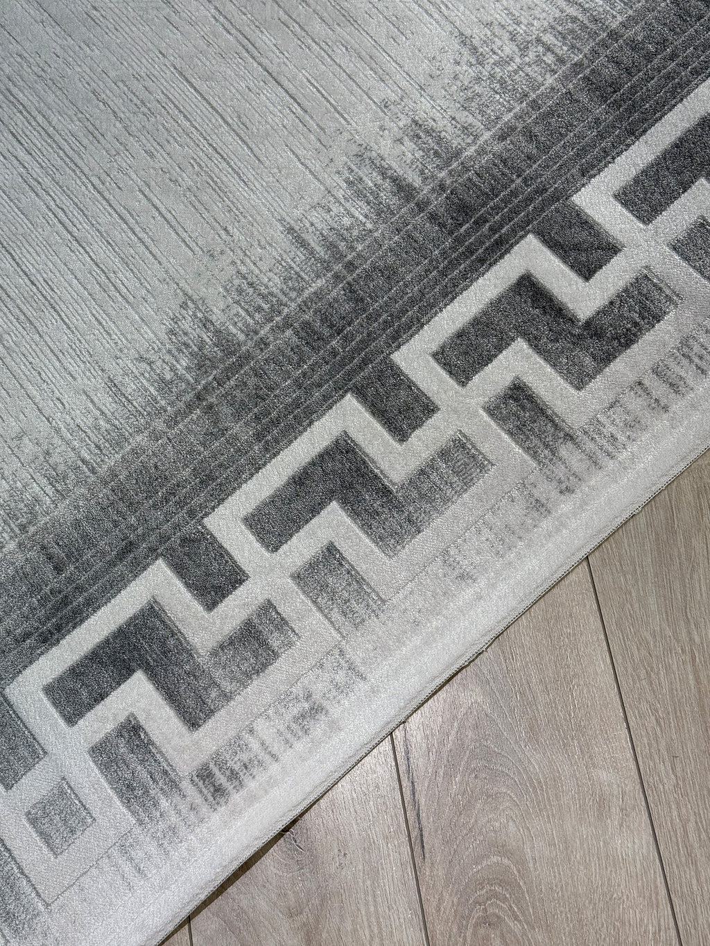 Kumru Grek Desenli Modern Halı - Eskitme Geçişli Antrasit ve Gri Özel Ölçü Halı