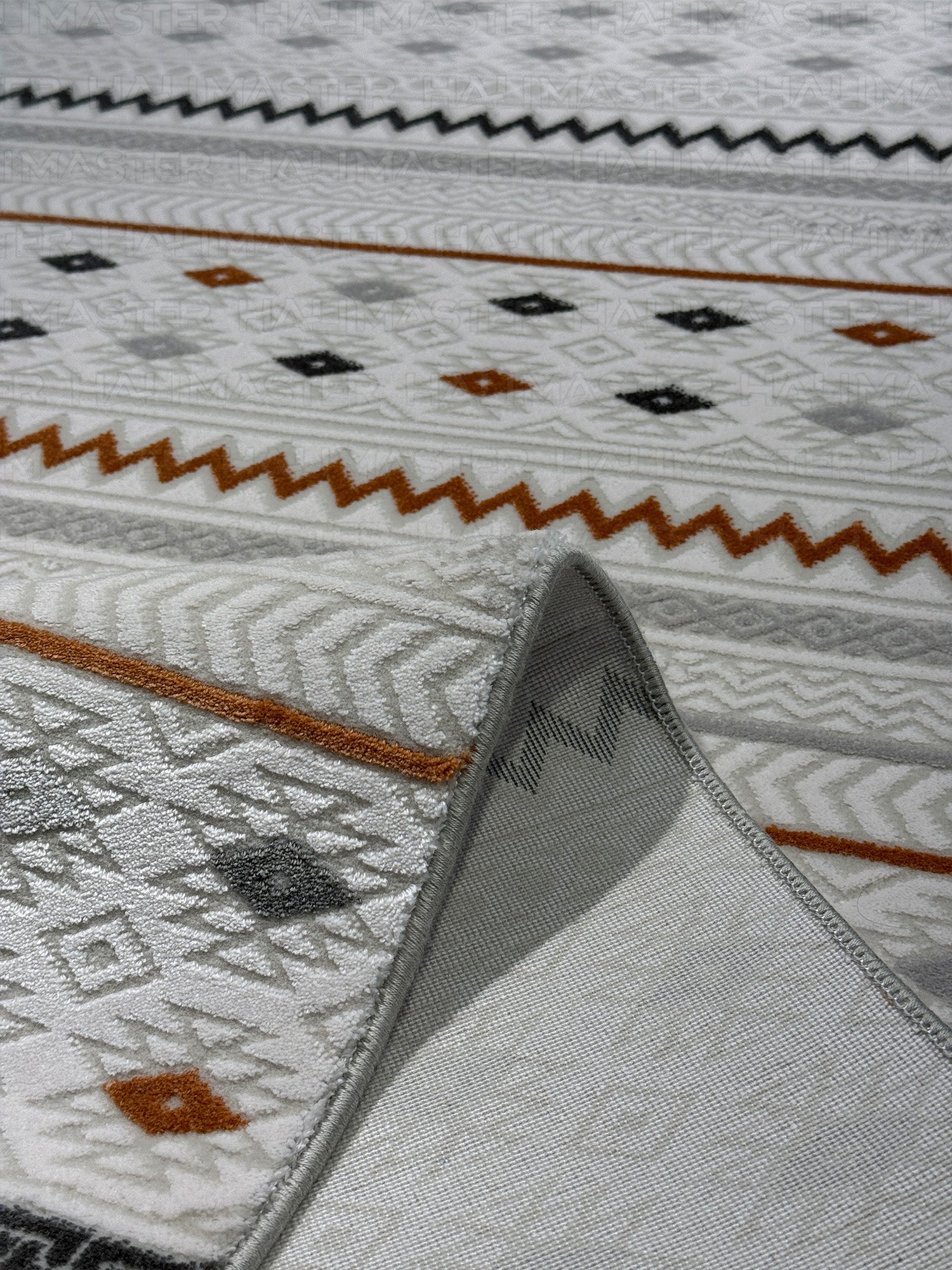 Neva Özel Ölçü Geometrik Desenli Halı - Krem Zemin Üzerine Gri ve Kiremit Renkli Modern Etnik Koridor Halısı
