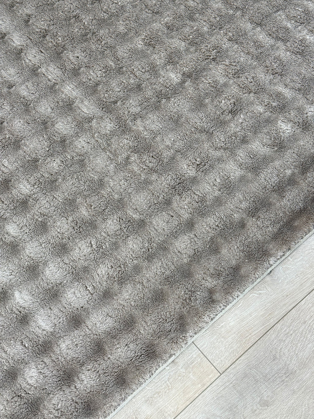Kahve Tavşan Tüyü Peluş Halı - Özel Ölçü Kaymaz Tabanlı 3D Kabartmalı Kesme Halı