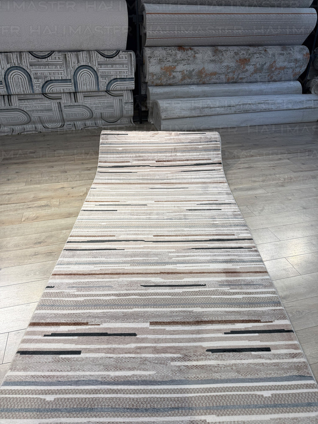 Bambu Soyut Desenli Antrasit Bej Modern Kaymaz Taban Halı ve Kesme Yolluk