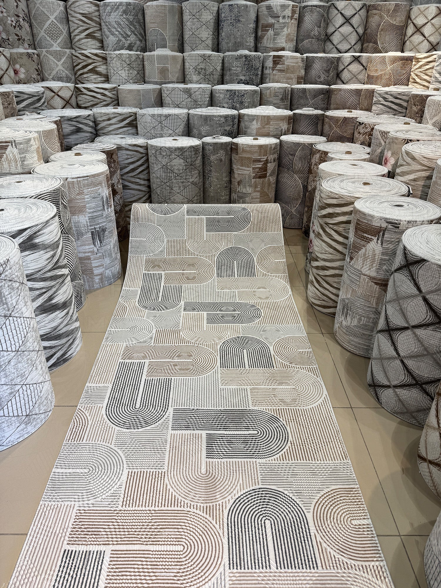 Dinarsu Minimalist U-Line Desenli Kahve - Bej  Vizon Kaymaz Taban Modern Halı