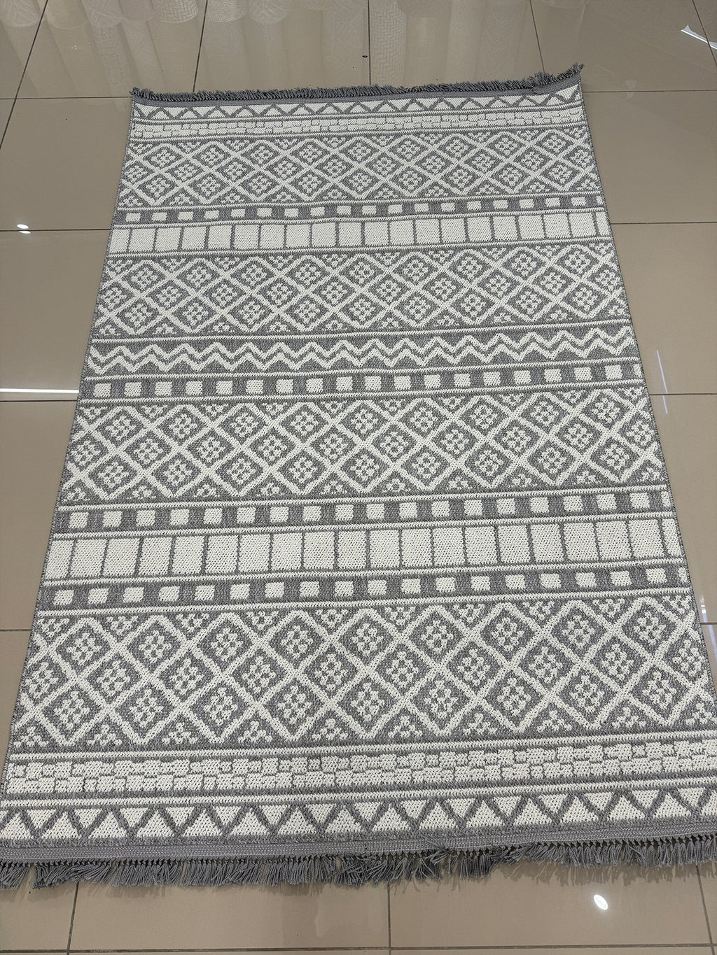 Modern Geometrik Desenli Gri Antrasit Halı 4 m2