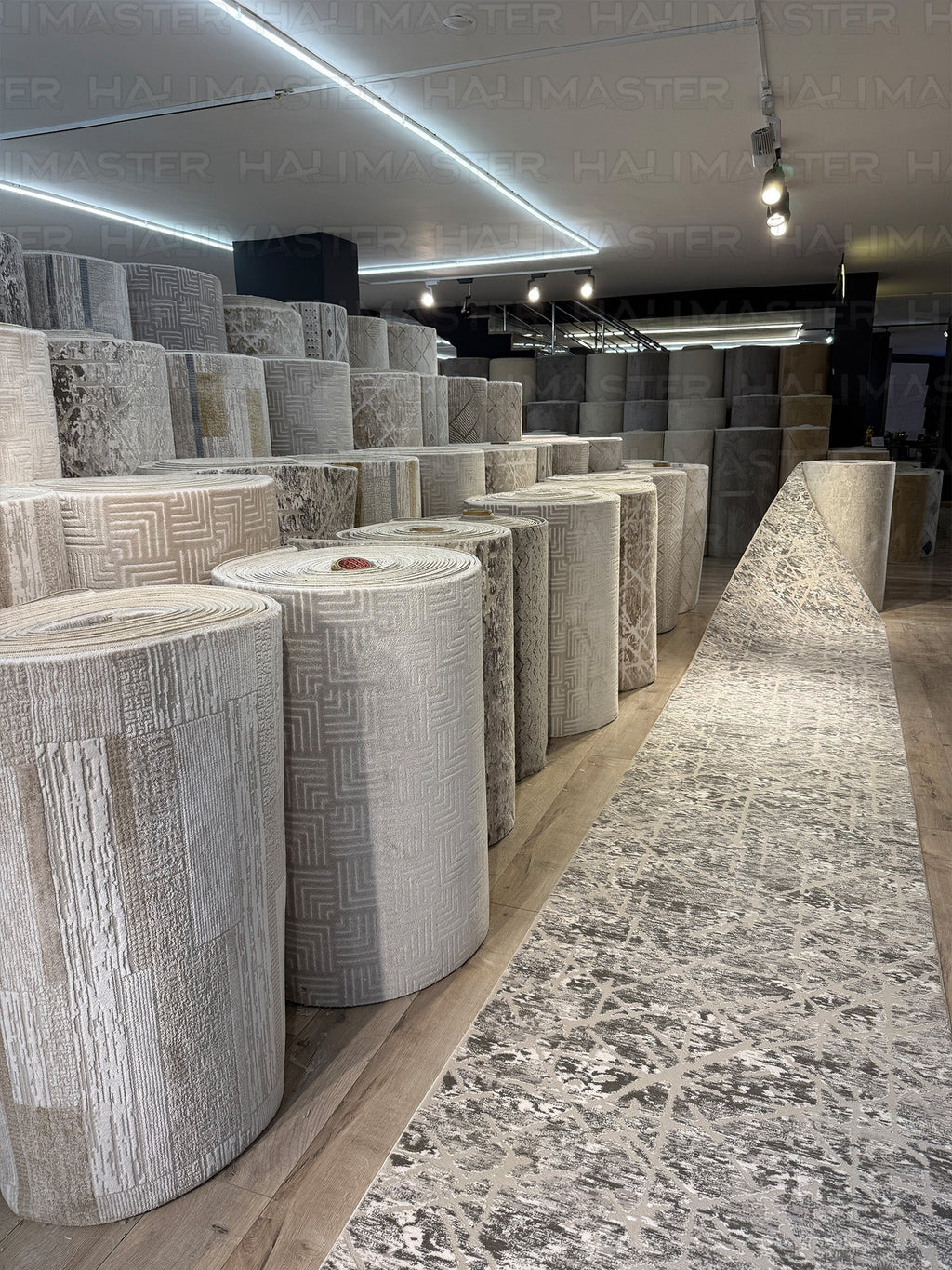 Akrilik Modern Gri Bej Soyut Desenli Salon & Koridor Halısı – Özel Ölçü , Kabartmalı Dokulu Luxury Tasarım
