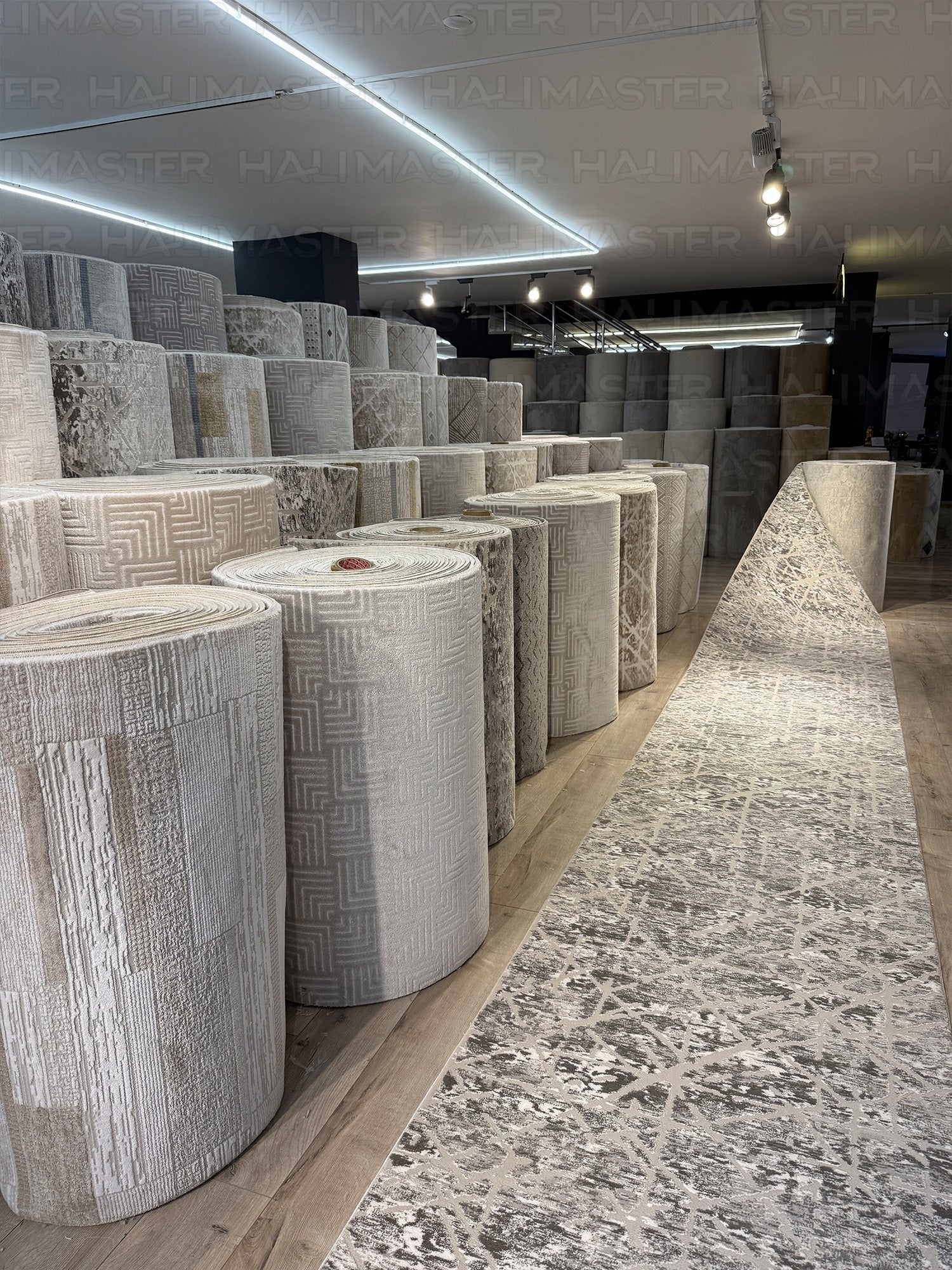 Akrilik Modern Gri Bej Soyut Desenli Salon & Koridor Halısı – Özel Ölçü , Kabartmalı Dokulu Luxury Tasarım