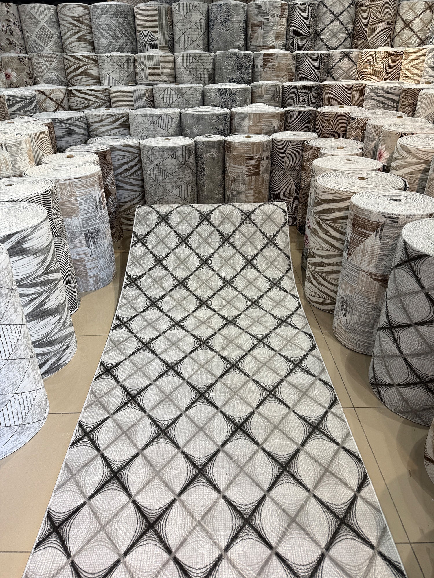 Dinarsu Vizon Krem Minimalist Çizgili Modern Halı - Kaymaz Taban - Özel Ölçü