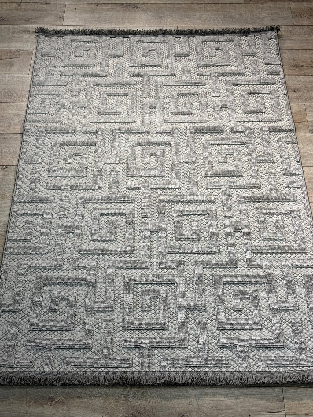 Dekoratif Gri Geometrik Desenli Kabartmalı Modern Halı - Saçaklı ve Özel Ölçü