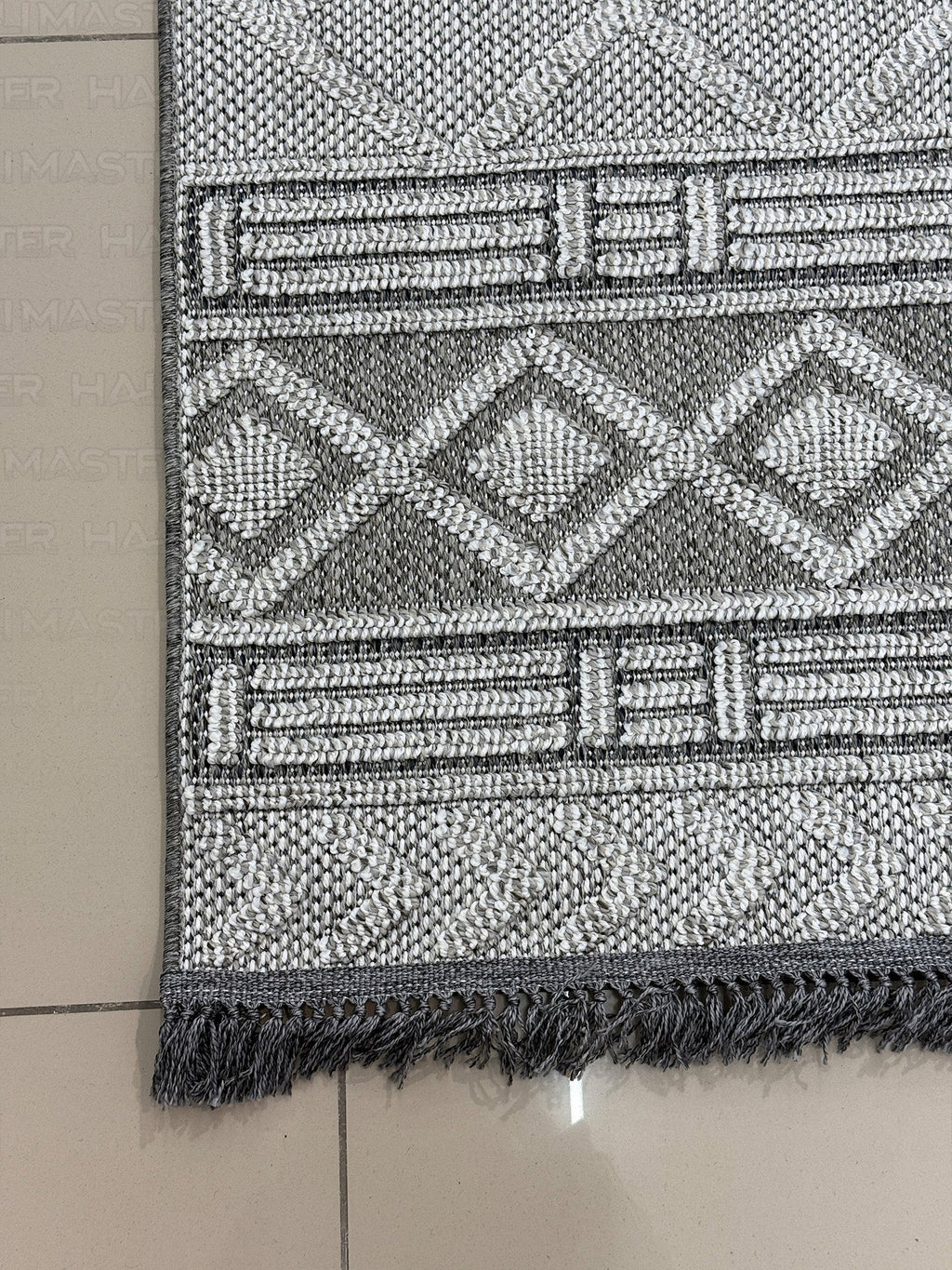 Gri Geometrik Desenli Modern  Halı 4m² - Saçaklı Antrasit Halı