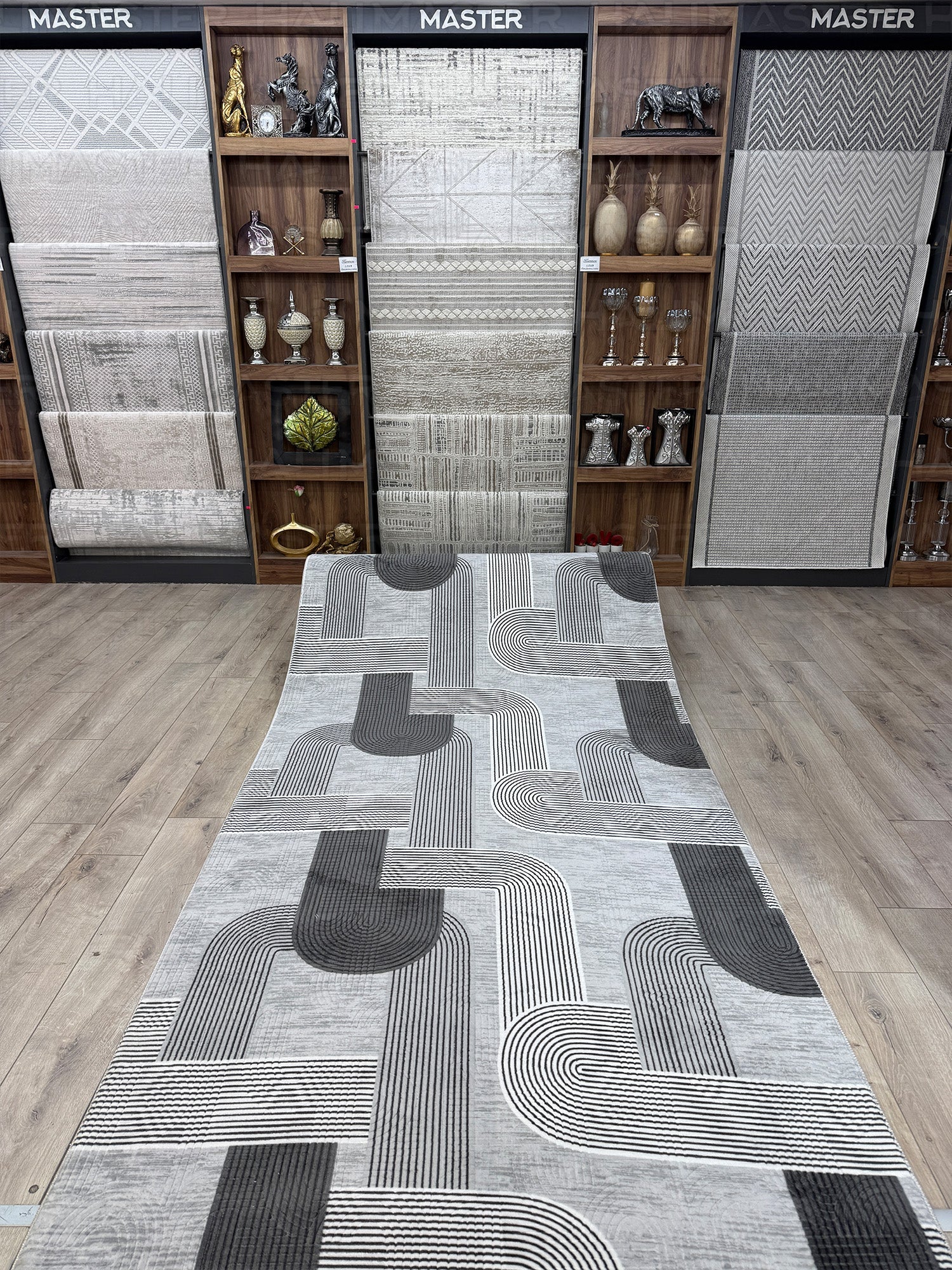 Jel Modern Geometrik Desenli Gri Siyah Özel Ölçü Kesilebilir Kesme Halı