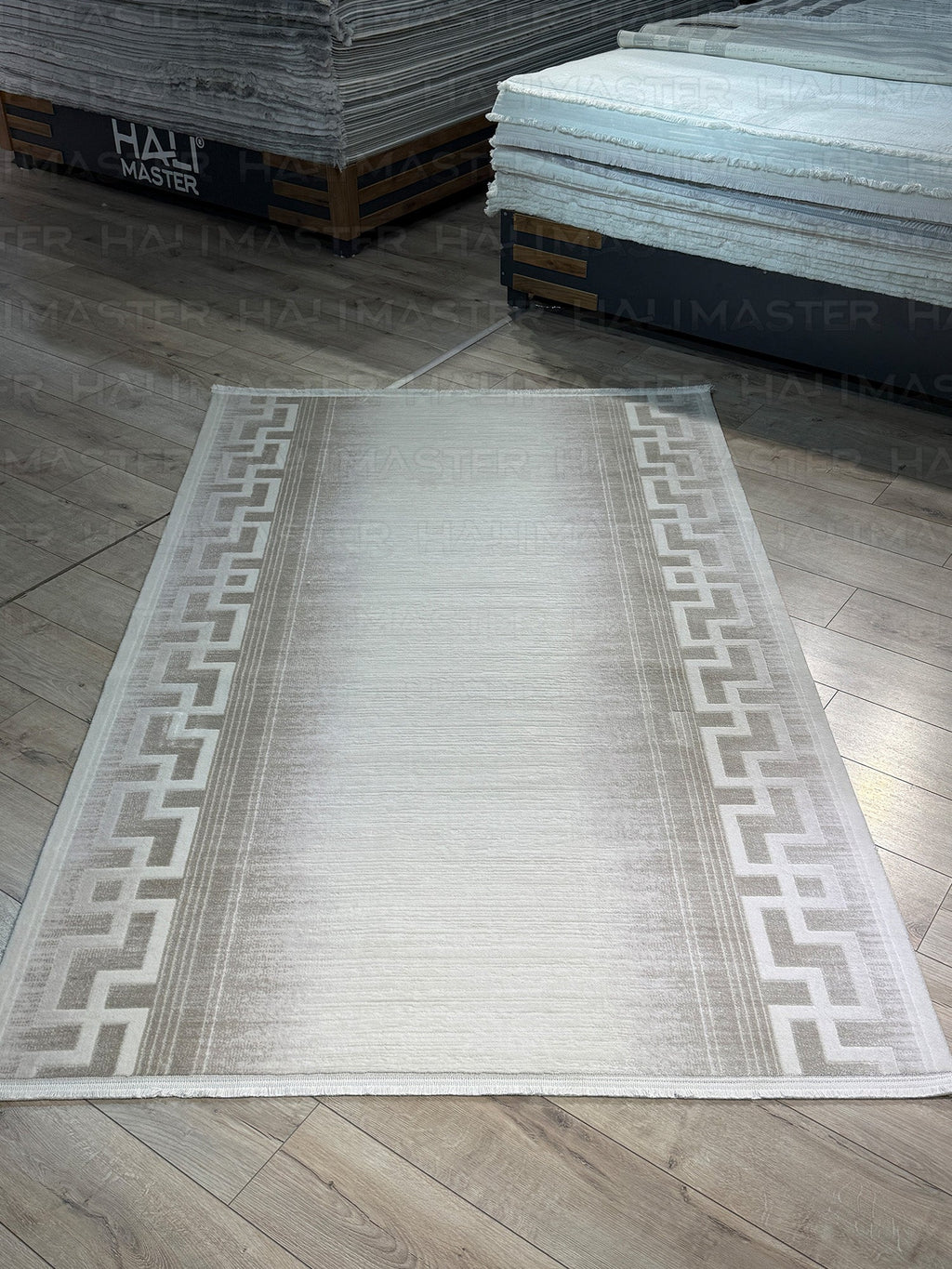 Kumru Grek Desenli Modern Halı - Eskitme Geçişli Kahve ve Krem Özel Ölçü Halı