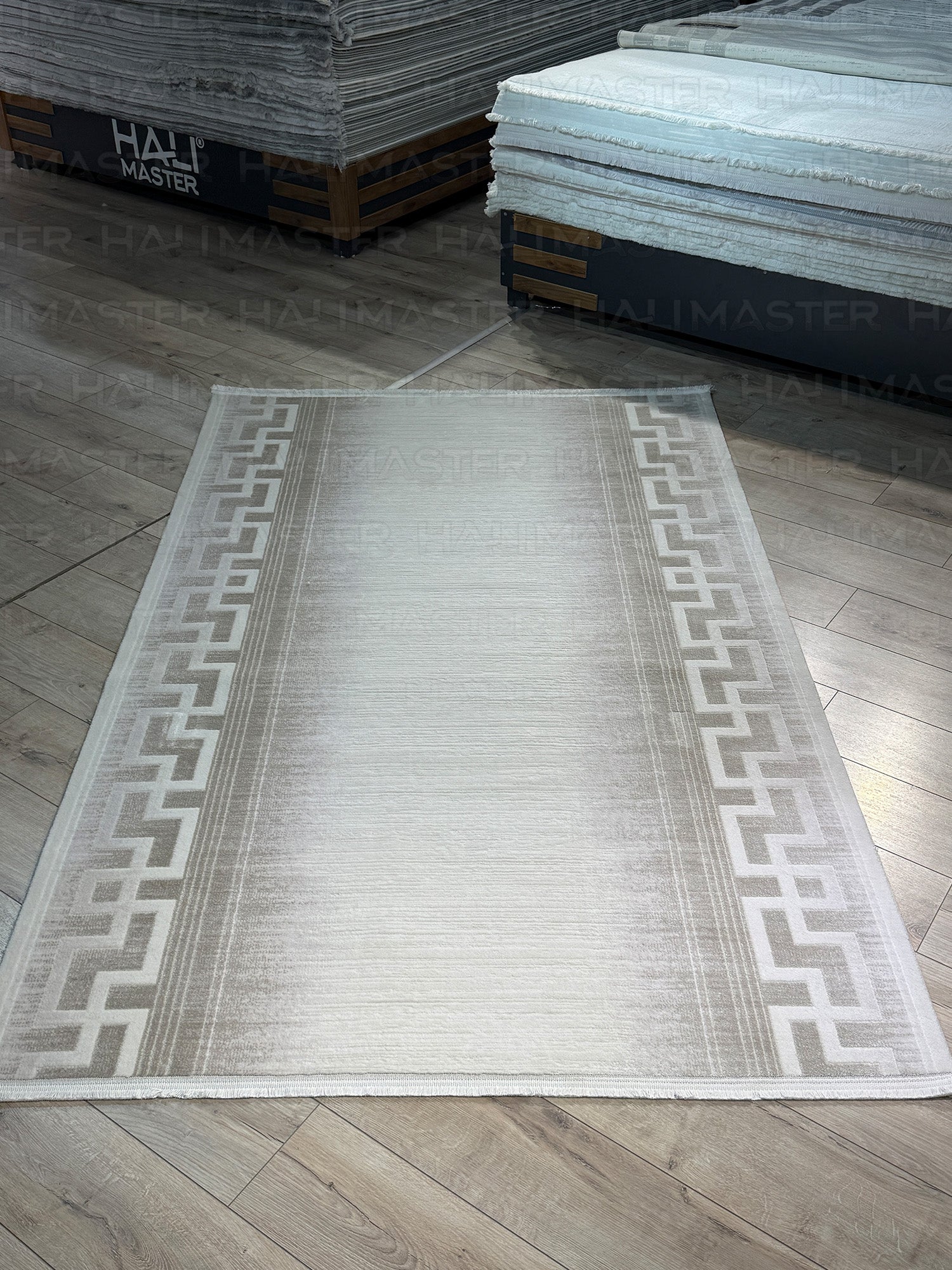Kumru Grek Desenli Modern Halı - Eskitme Geçişli Kahve ve Krem Özel Ölçü Halı