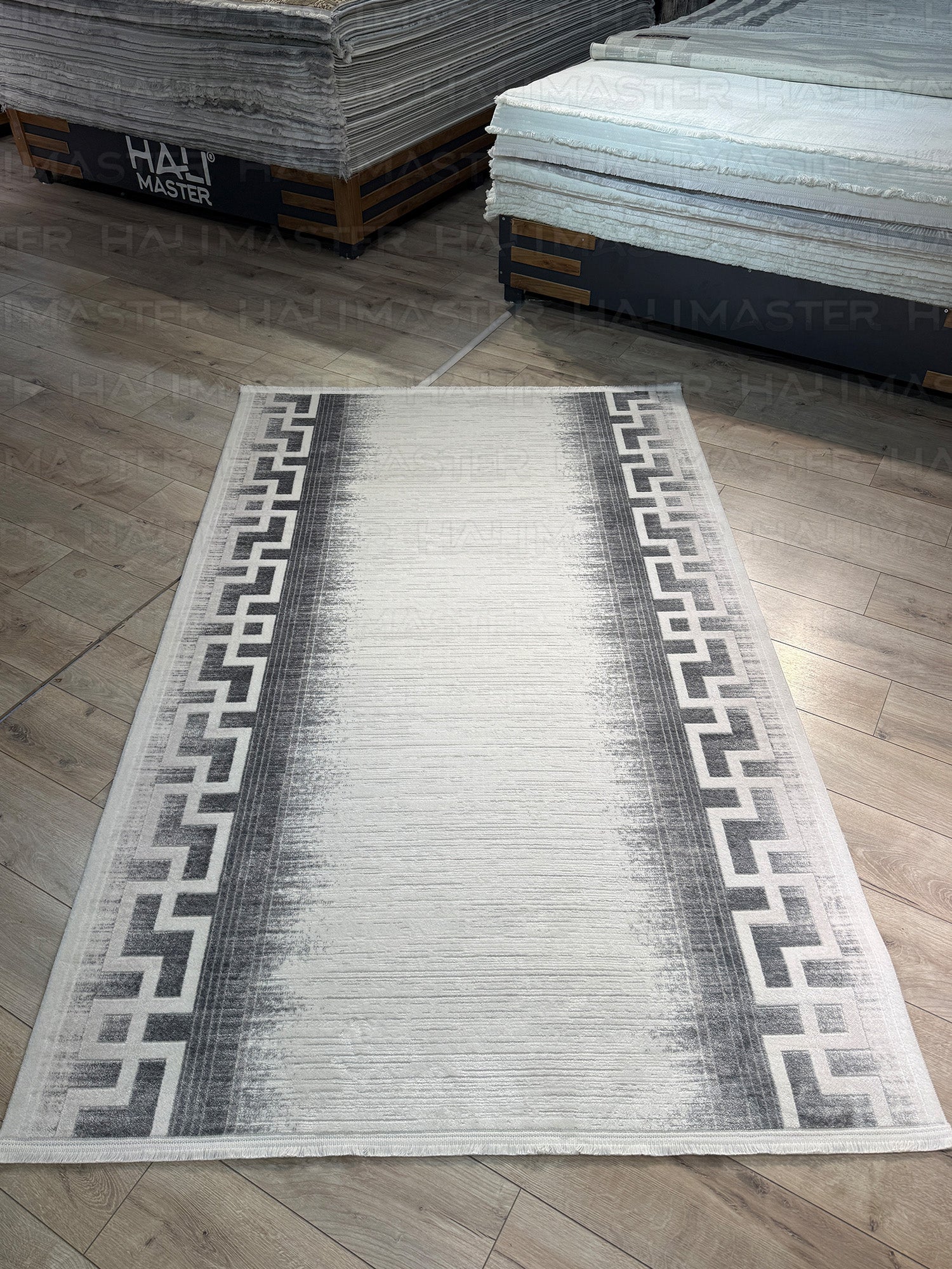Kumru Grek Desenli Modern Halı - Eskitme Geçişli Antrasit ve Gri Özel Ölçü Halı