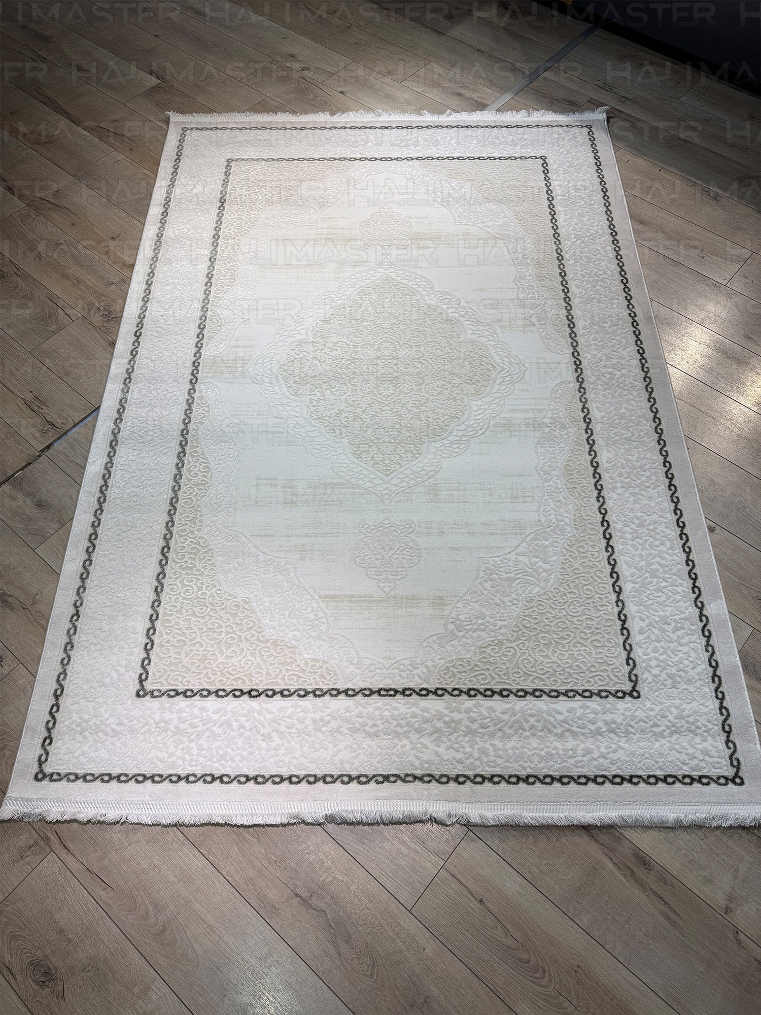 Krem Bej Madalyon Desenli Klasik Salon Halısı - Püsküllü Modern Makine Halısı