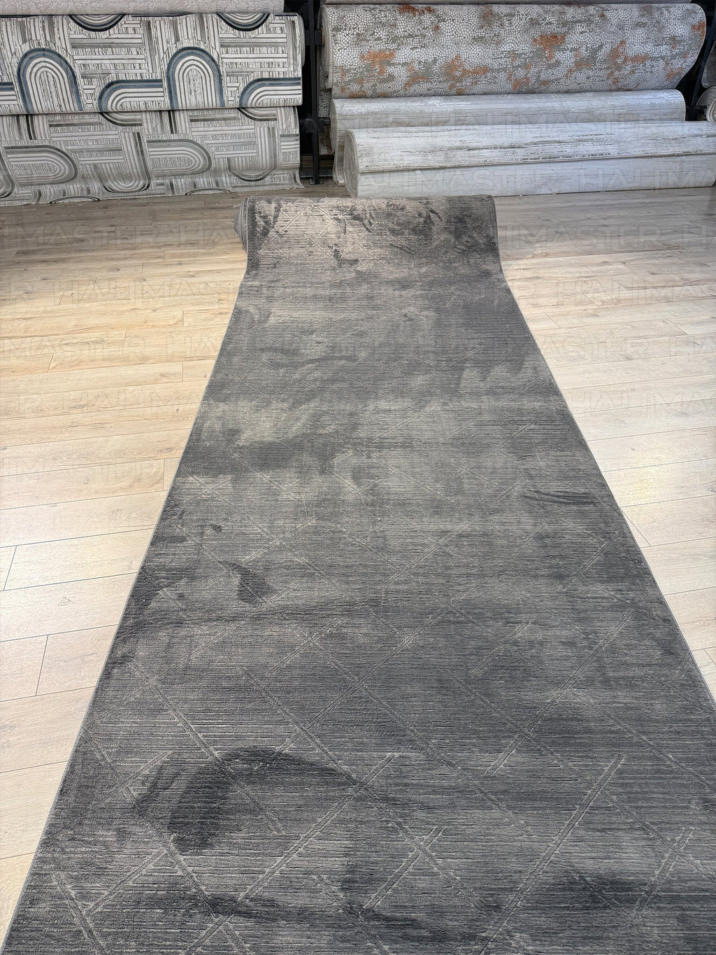 Bambu Antrasit Geometrik Desenli Kaymaz Taban Halı - Özel Ölçü Kesme Yolluk