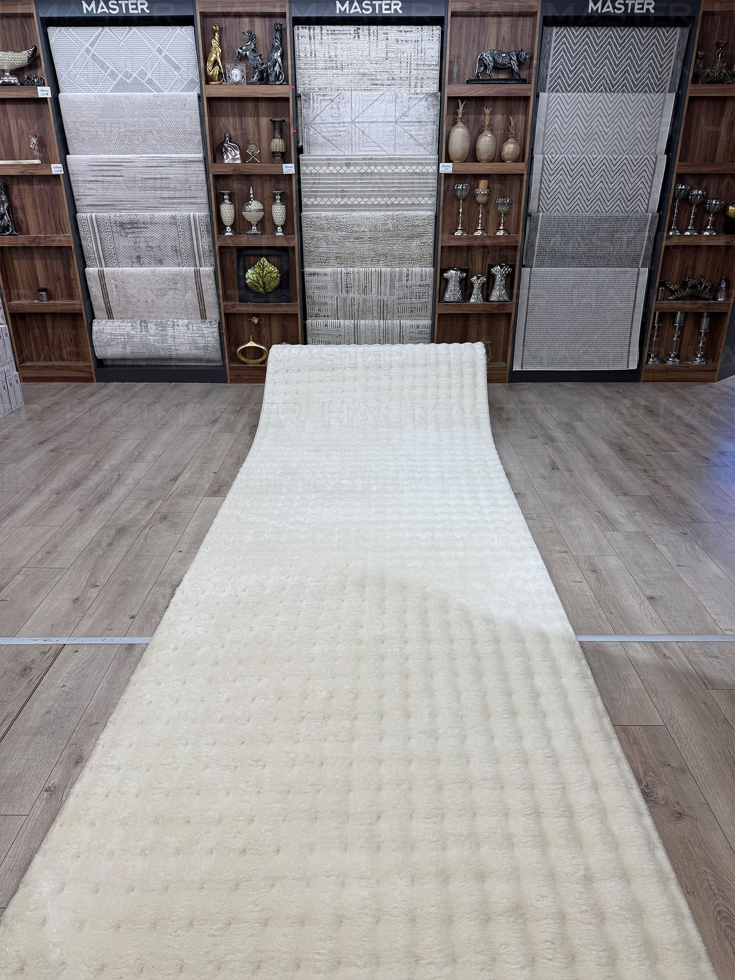 Krem Tavşan Tüyü Peluş Halı - Özel Ölçü Kaymaz Tabanlı 3D Kabartmalı Kesme Halı