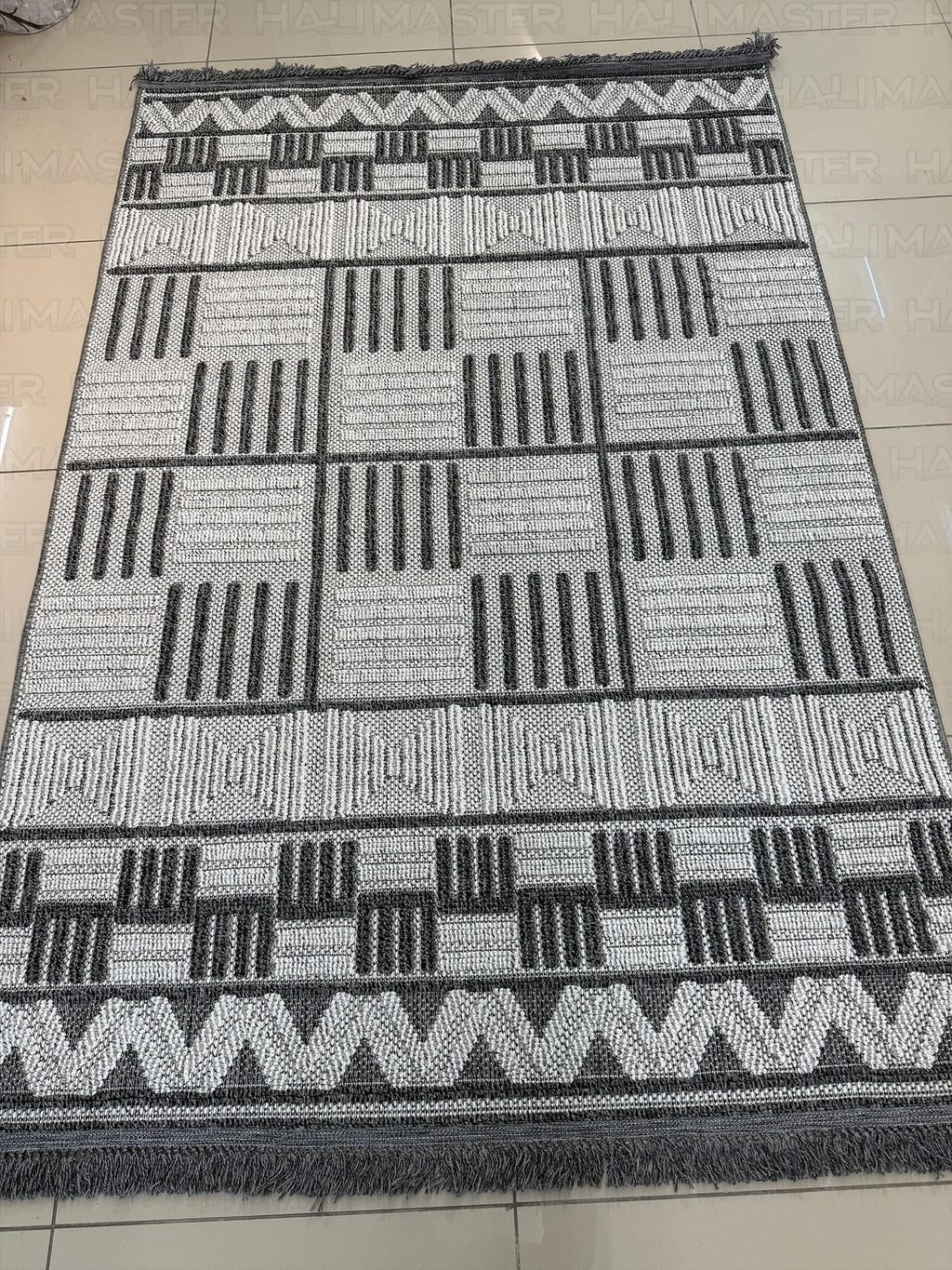 Modern Çizgili Gri Karo Desenli Saçaklı Halı - 4 Metrekare